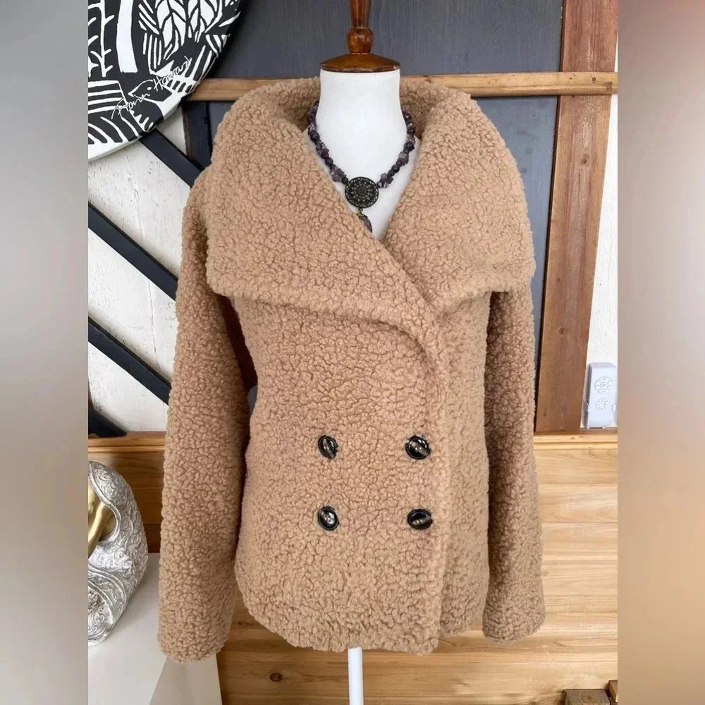 She And Sky Oversized Teddy Coat. Size Large - Picture 3 of 11